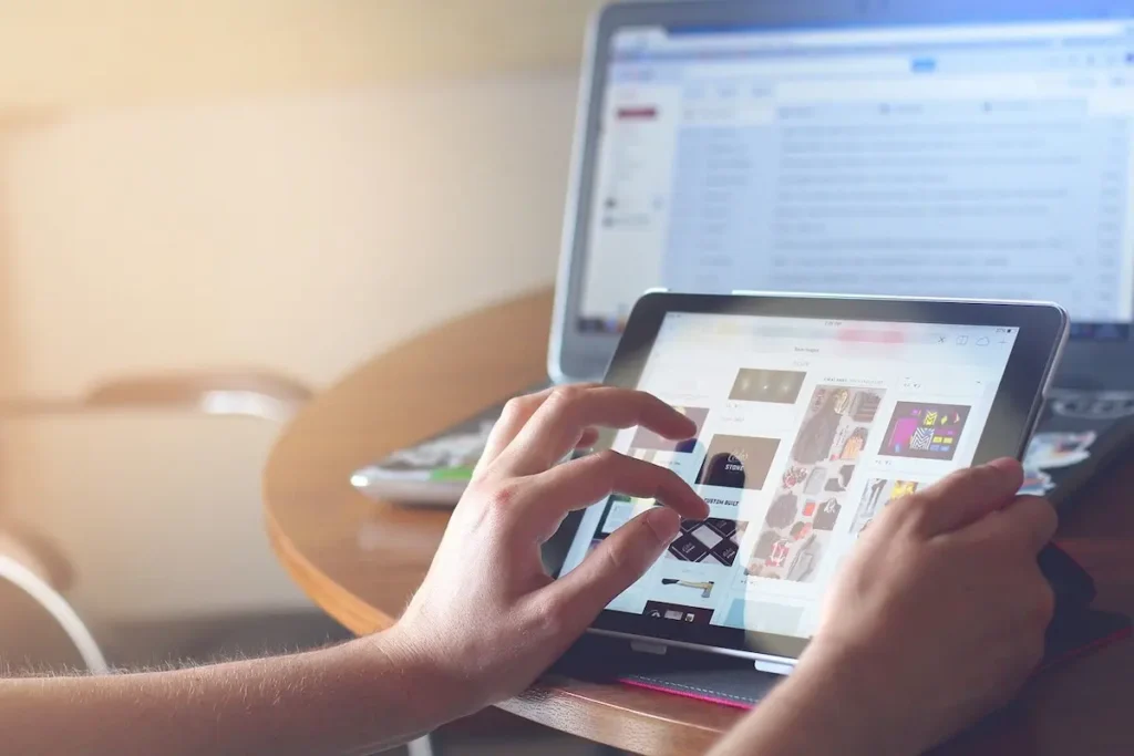 Memaksimalkan Gadget untuk Pembelajaran: Peluang dan Strategi Cerdas di Era Digital